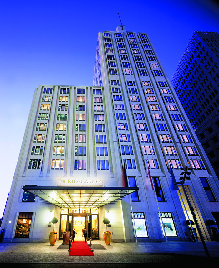 World's Top Hotels * Exclusive interview with Ritz-Carlton Berlin | Front door
