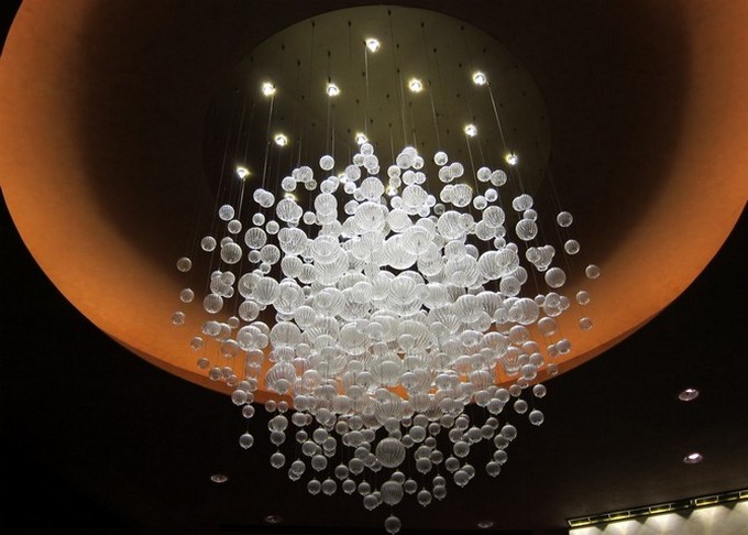 BEST WHITE CHANDELIERS FOR AN HOTEL LOBBY