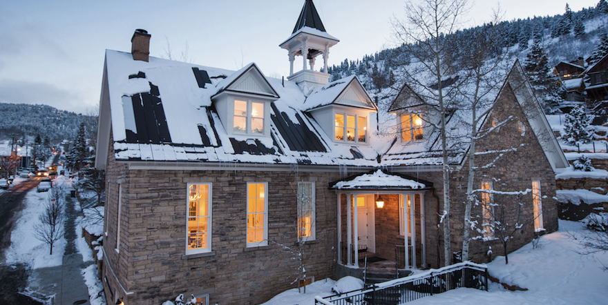 6-amazing-hotels-to-rent-out-in-this-holiday-season-Washington School-House-Utah-Winter-cover