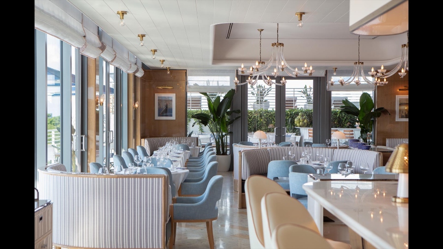 Mr. C Miami - Coconut Grove, which takes design cues from Italy's well-known coastal aesthetic, provides stunning views of Biscayne Bay and the Coconut Grove cityscape.